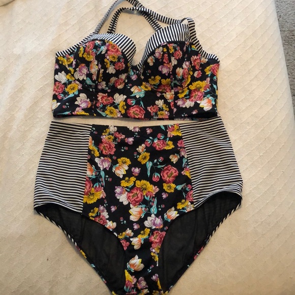 torrid Other - TORRID SIZE 1 2PC SWIM SUIT BLACK FLORAL / STRIPE